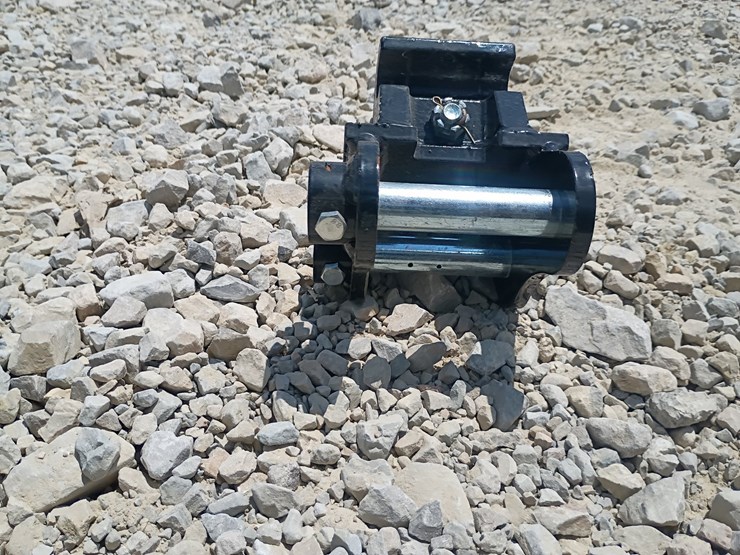 #l63-038-•-quick-coupler-mini-excavator-attachment-image-3
