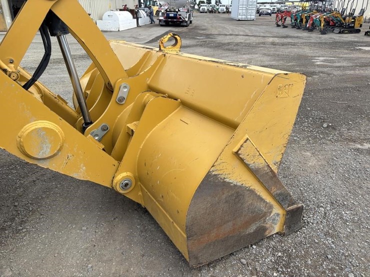 2022-caterpillar-430-image-12