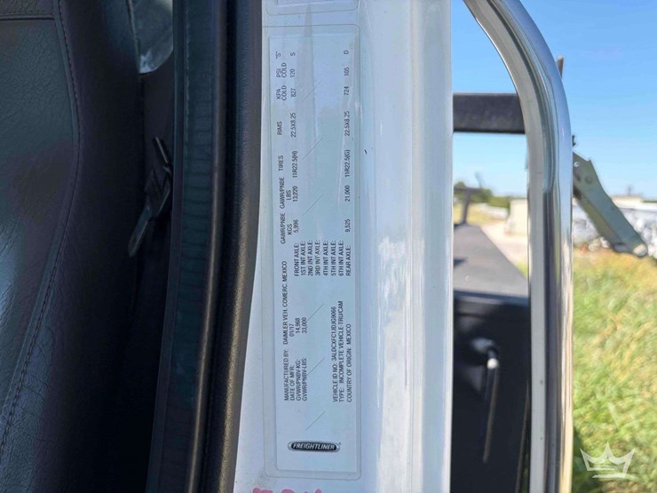 2018-freightliner-m2-106-image-5