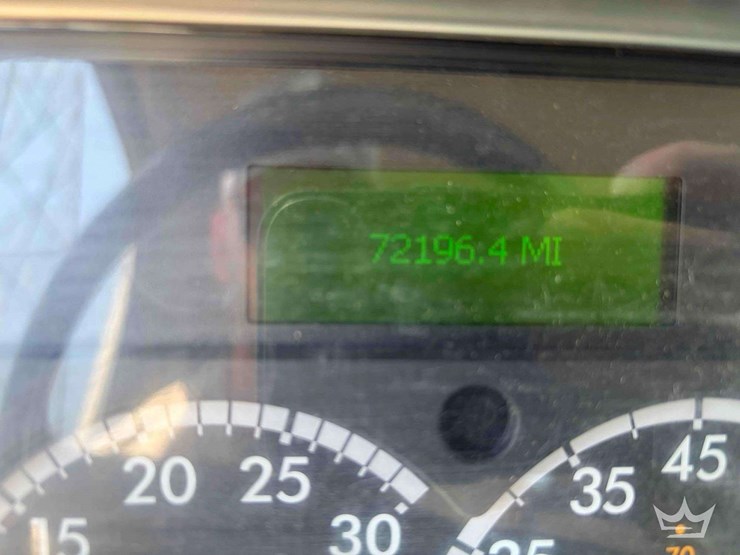 2017-freightliner-m2-106-image-7