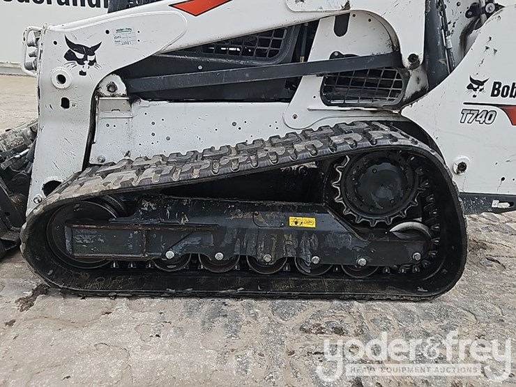 2023-bobcat-t740-image-17