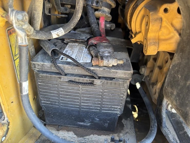 2018-caterpillar-259d-image-38