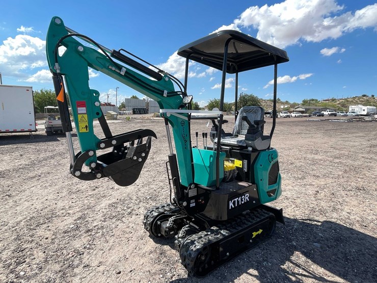 #2458-•-2026-cfg-kt13r-mini-excavator-image-1