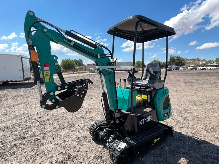 #2457-•-2026-cfg-kt13r-mini-excavator-image-1