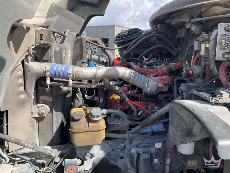 2016-freightliner-114sd-image-9