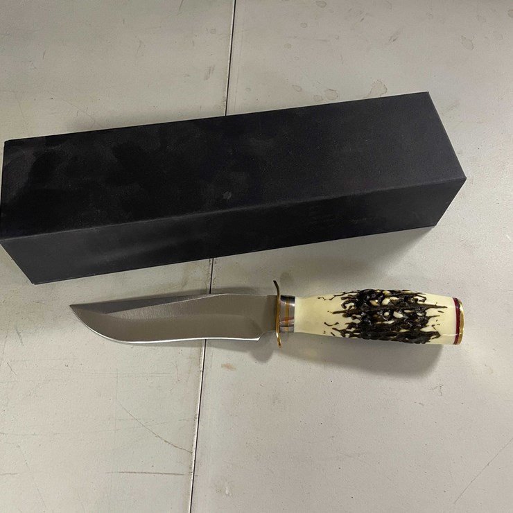 #10808 • Stag Handle 5.5" Polished Drop Pin Knife