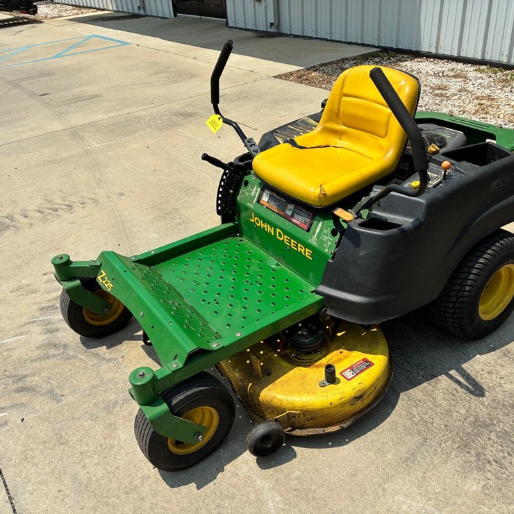 JOHN DEERE Z225