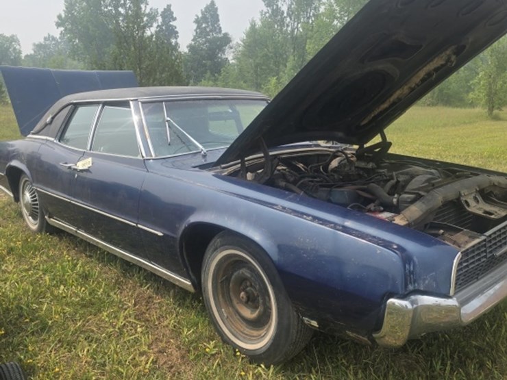 #10-•-1967-thunderbird-image-1
