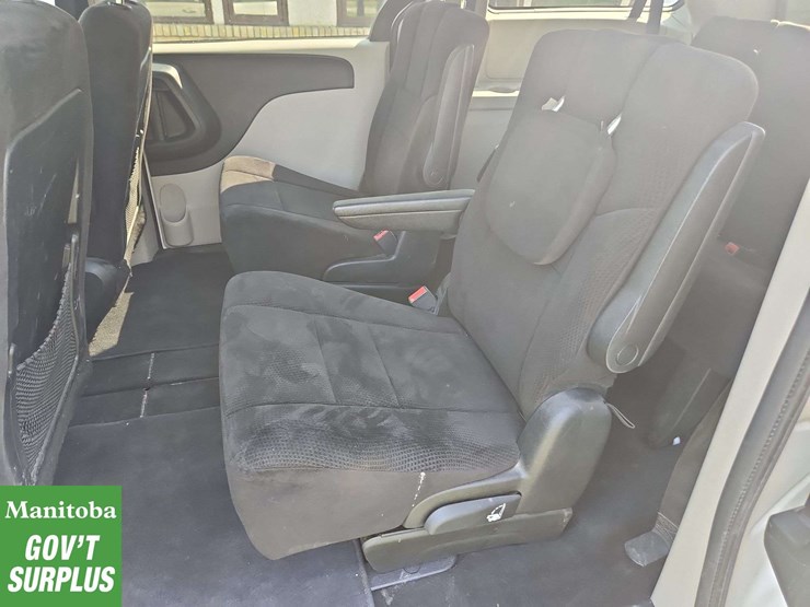 2013-dodge-grand-caravan-sxt-image-21