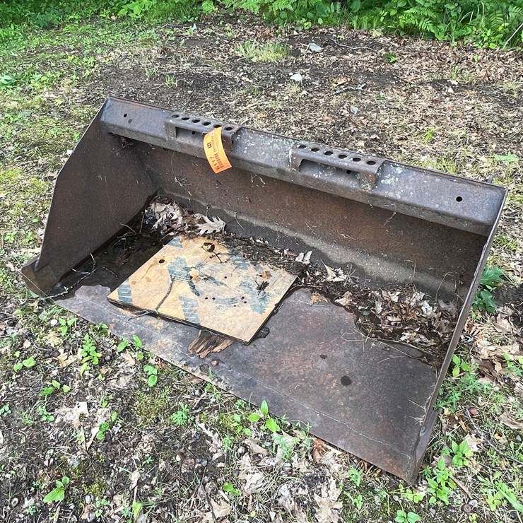 #6117 • Skid Steer Bucket Attachment