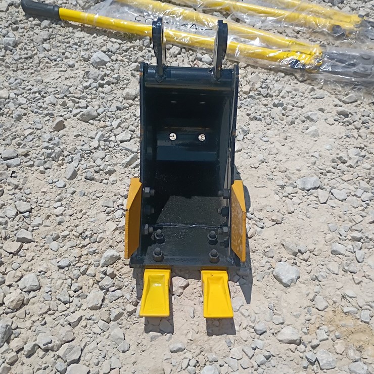 #L63-036 • 8" Bucket Mini Excavator Attachment