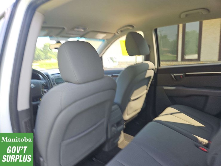 2011-hyundai-santa-fe-image-21