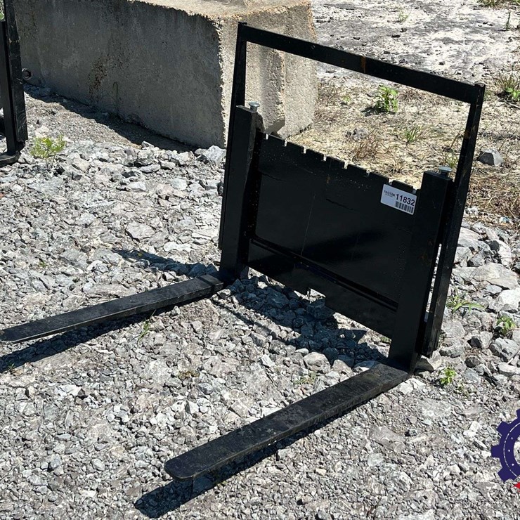 Unused 2026 FUTURE FT-XHC mini skid steer Skid Steer Forks - [Skid Steer Attachments] Attachment