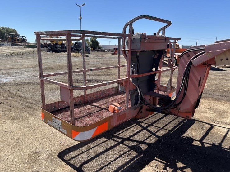 2003-jlg-600a-image-10