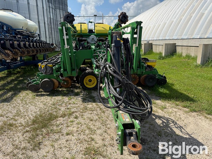 2021-john-deere-db60-image-2