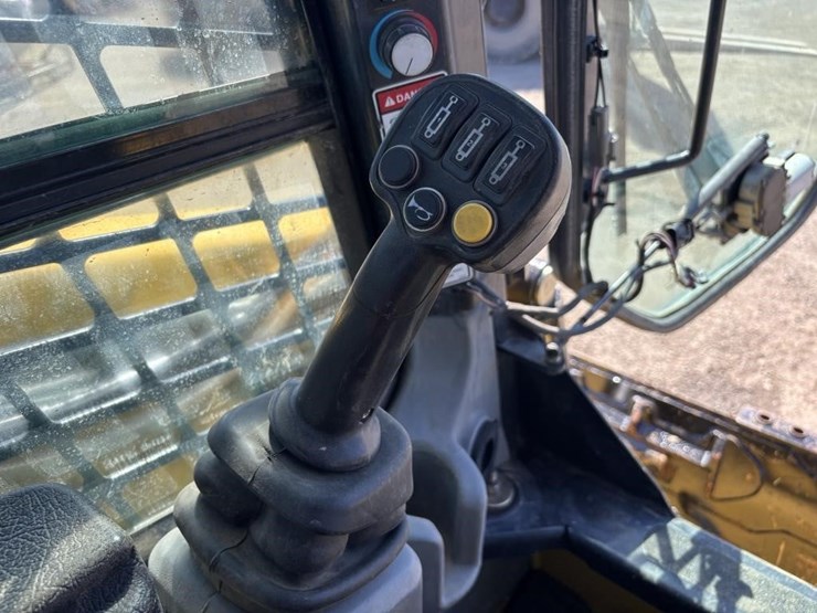 2018-yanmar-s220r-image-27