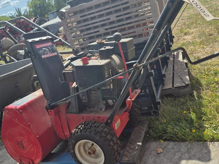#92-•-6-hp-snow-blower-image-1
