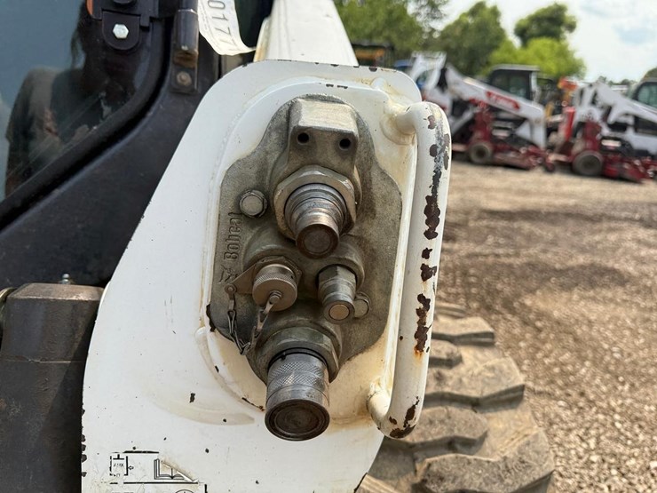 2020-bobcat-s740-image-11