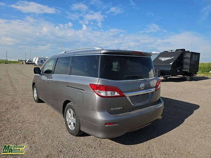 2013-nissan-quest-image-3