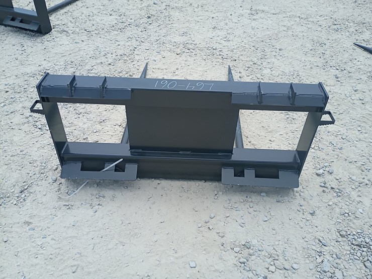 #l64-061-•-jct-bale-spear-skid-steer-attachment-image-3