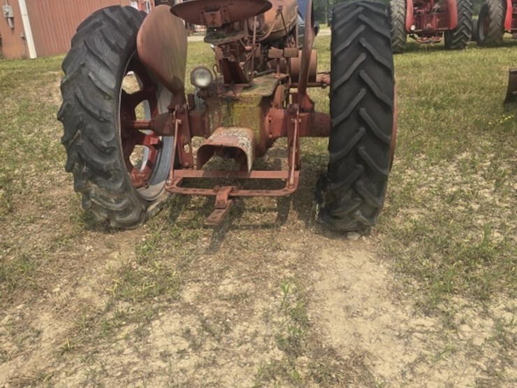 #11-•-farmall-h-vintage-tractor-image-3