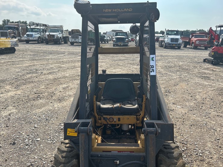 new-holland-l250-image-9