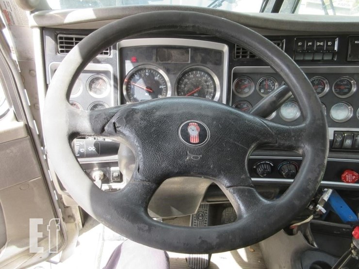 2015-kenworth-t800-image-15