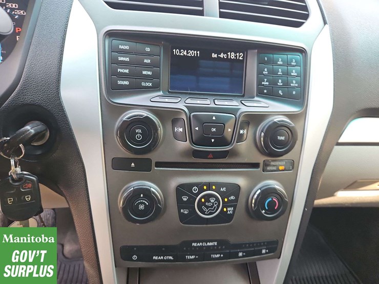 2013-ford-explorer-image-30