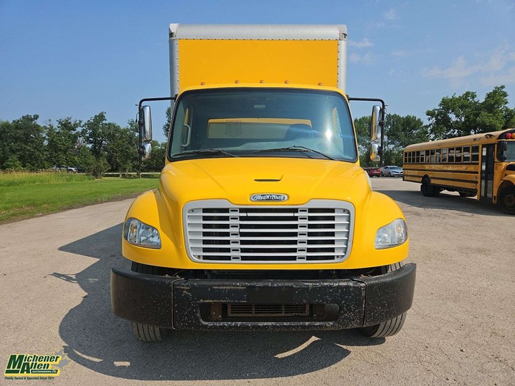 2015-freightliner-m2-106-image-9