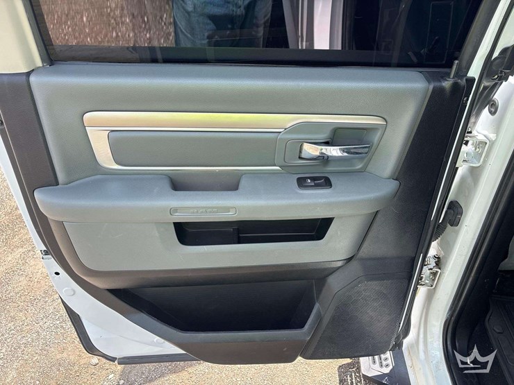 2017-dodge-1500-image-21