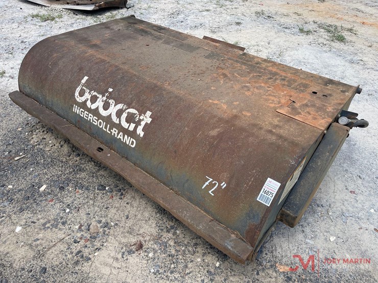 bobcat-72"-sweeper-skid-steer-attachment-image-7