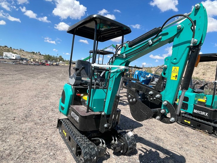 #2457-•-2026-cfg-kt13r-mini-excavator-image-12