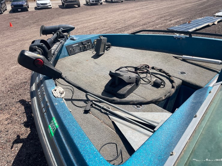 #2151-•-1989-stratos-bass-boat-and-stratos-trailer-image-39