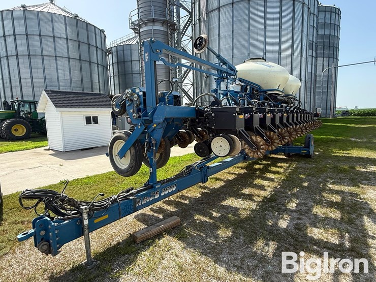 2013-kinze-3600-image-1
