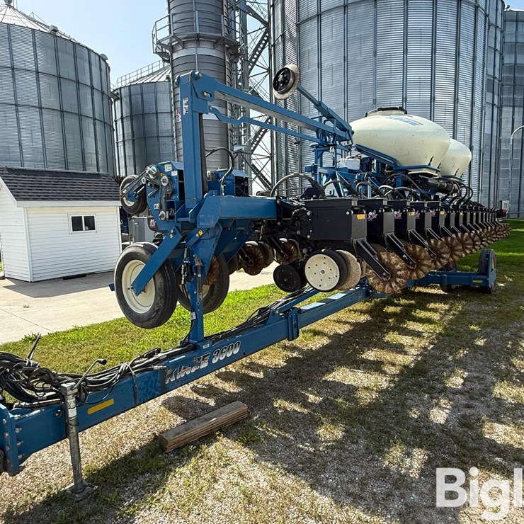 2013 KINZE 3600