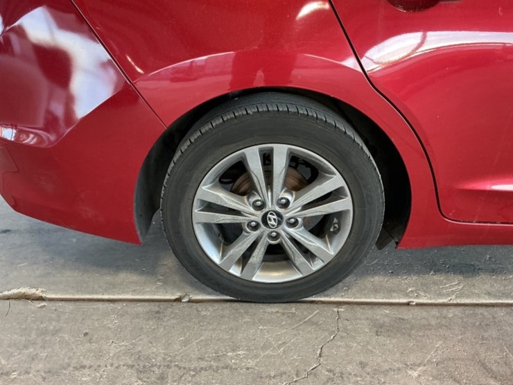 2017-hyundai-elantra-sdn-image-8