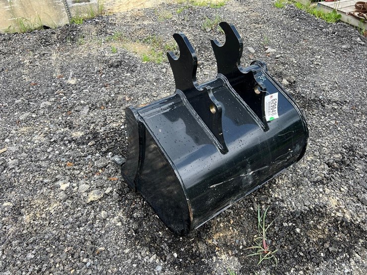 30”-quick-attach-excavator-bucket-for-kx40-image-2