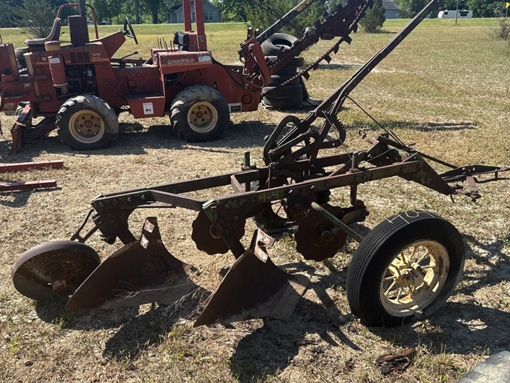 #404-•-antique-two-bottom-plow-image-3