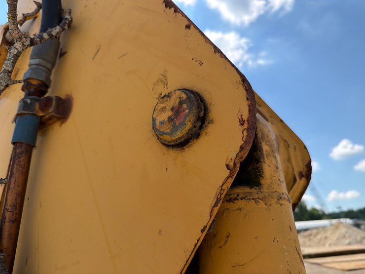 2000-deere-710d-image-130