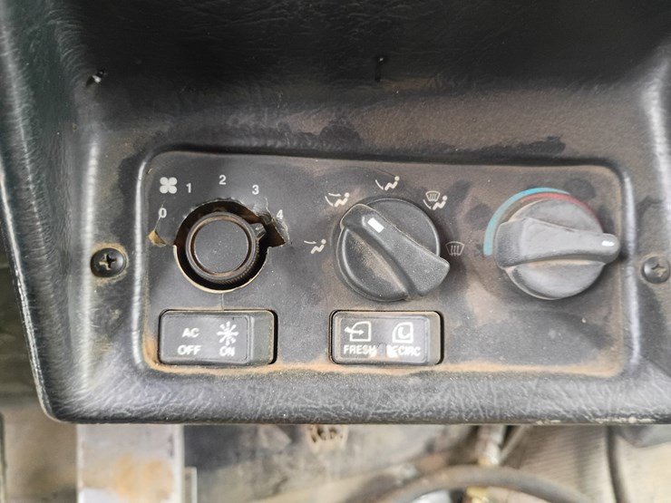 1997-peterbilt-379-image-60