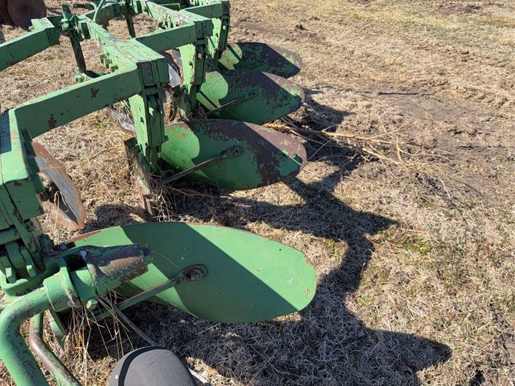 john-deere-three-point-four-bottom-plow-image-22