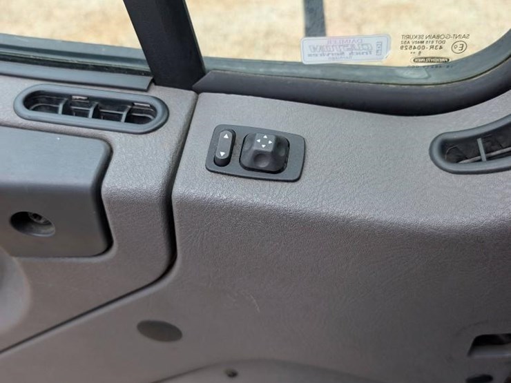 2018-freightliner-m2-stakebed-truck-image-14