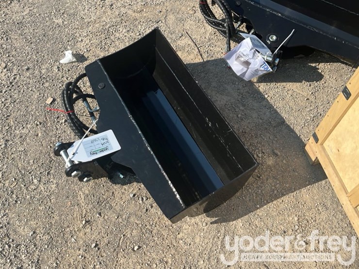 unused-tpm-32"-hydraulic-tilt-bucket,-1"-pin-hole-c/w-hydraulic-hoses-to-suit-0.8-1.4-ton-mini-excavators-image-2