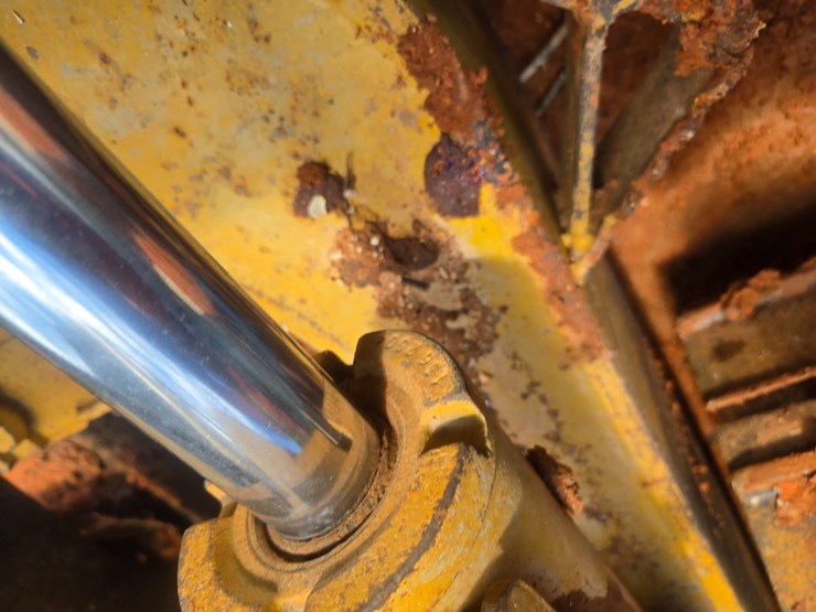 2005-caterpillar-d5n-xl-image-52