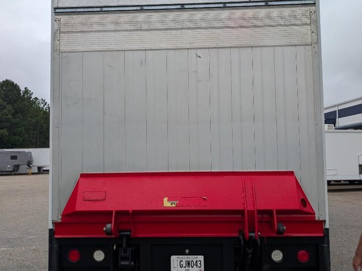2010-peterbilt-335-image-16