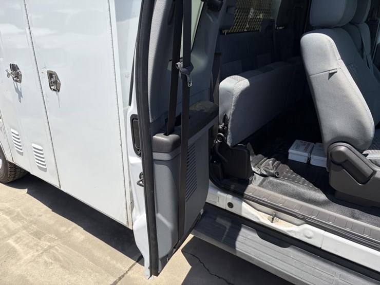 2012-ford-f550-image-11