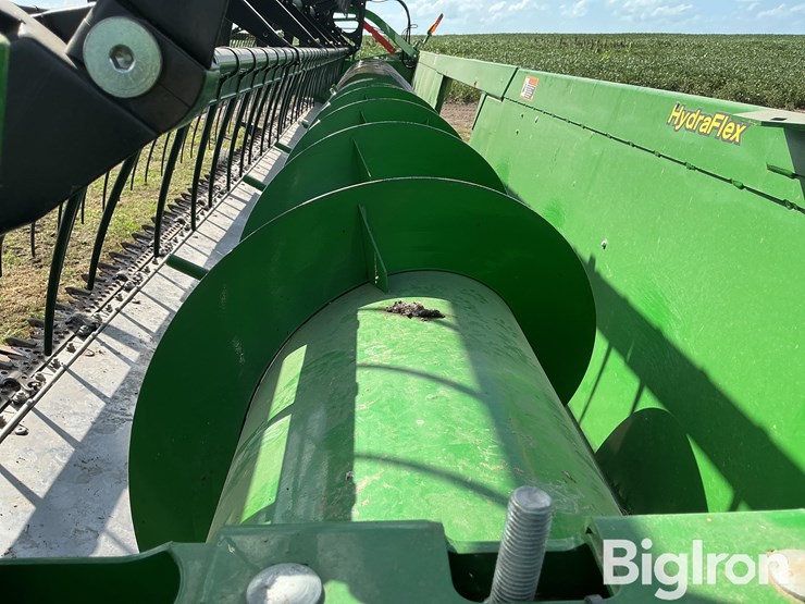 2020-john-deere-625f-image-12