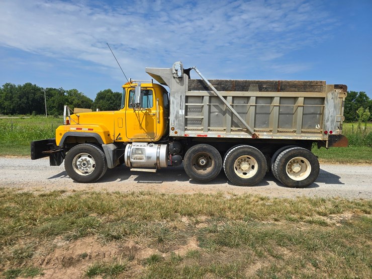 2002-mack-rd688s-image-7