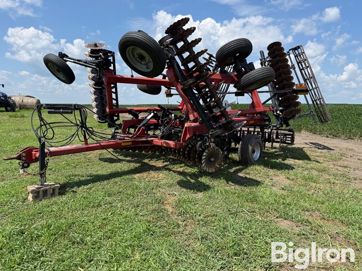 case-ih-330-image-1
