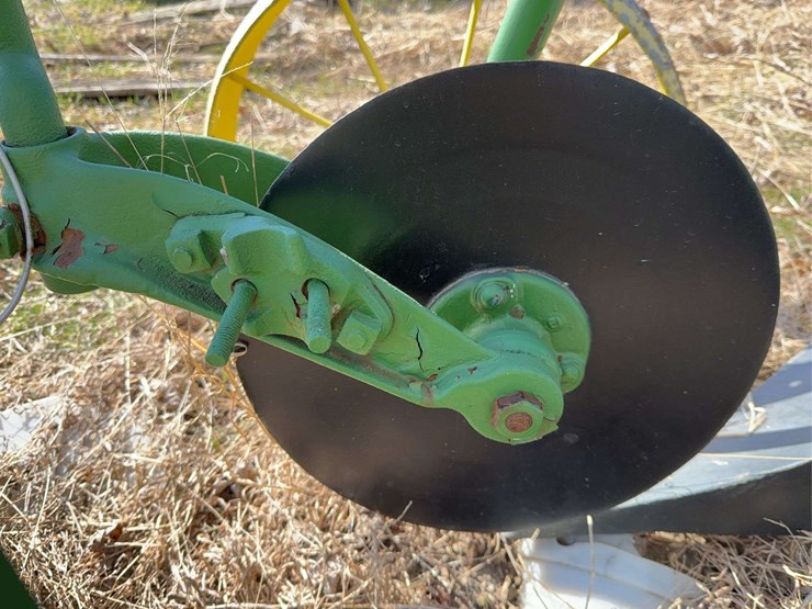 john-deere-pull-type-three-bottom-plow-image-19